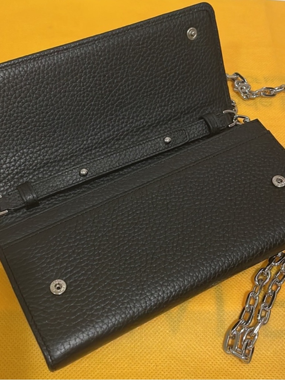 Valentino Crossbody Bag EUC - Picture 7 of 8